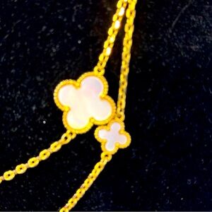 Gold and cream clover stones